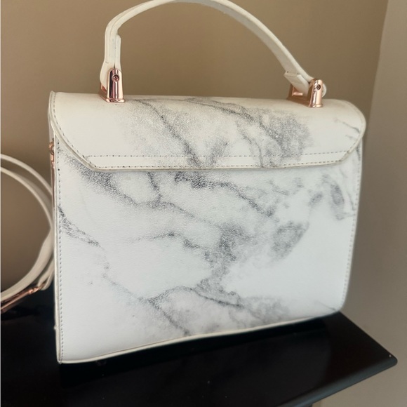 White Marble Purse Rose Gold Never Worn Excellent Condition Charming Charlie - Picture 4 of 5